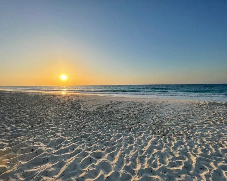 شاطئ قرية بوز الساحل الشمالي Pause North Coast Beach